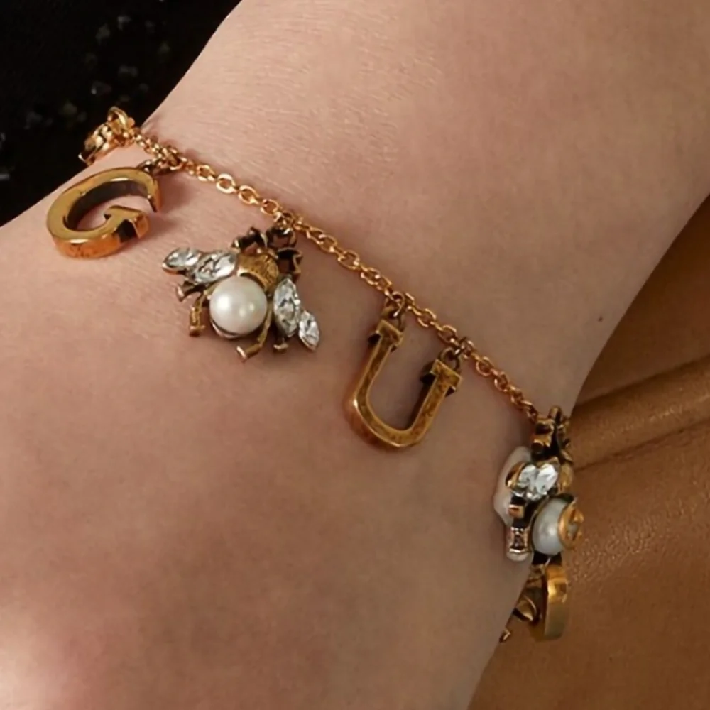 Gucci Interlocking G Bee Charm Bracelet - Picture 2 of 4